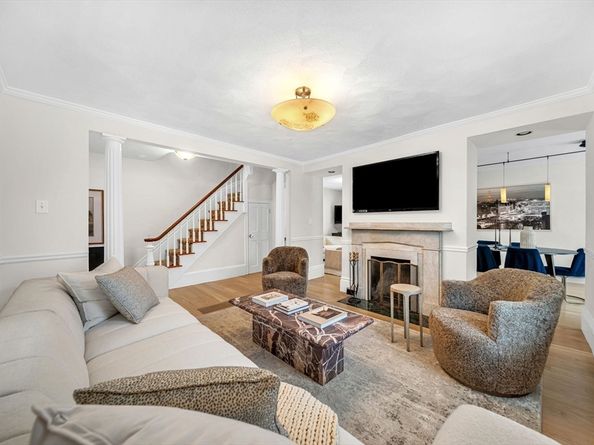 266 Langley Rd 1, Newton MA 02459