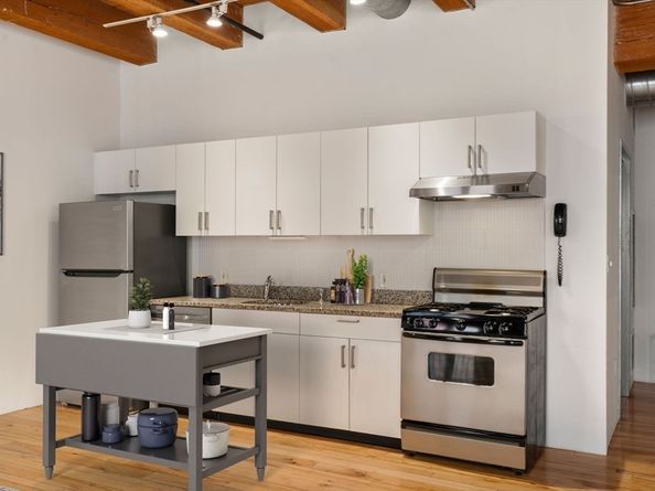 21 Wormwood St 323, Boston MA 02210