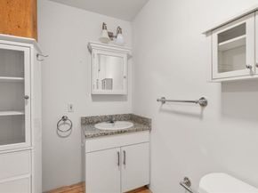 21 Wormwood St 323, Boston MA 02210