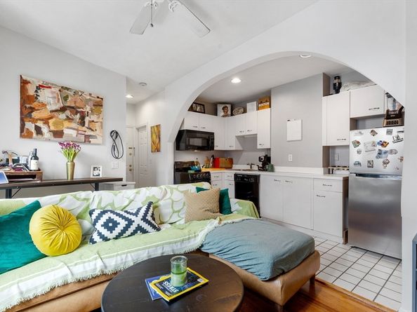 54 Myrtle 10, Boston MA 02114