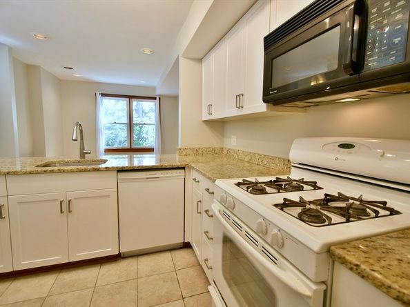 39 Bellis Circle E, Cambridge MA 02140
