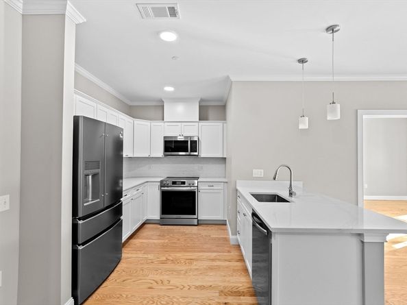 485 Blue Hills Parkway 16, Milton MA 02186