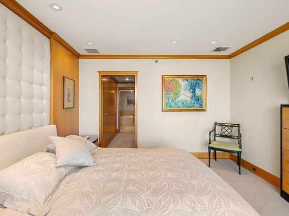 2 Commonwealth Ave 14B, Boston MA 02116