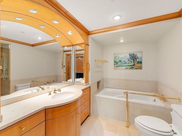 2 Commonwealth Ave 14B, Boston MA 02116