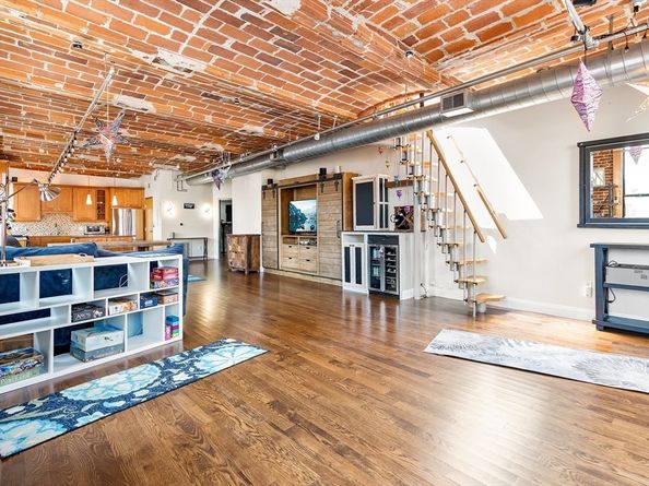121-123 Beach St 801, Boston MA 02111