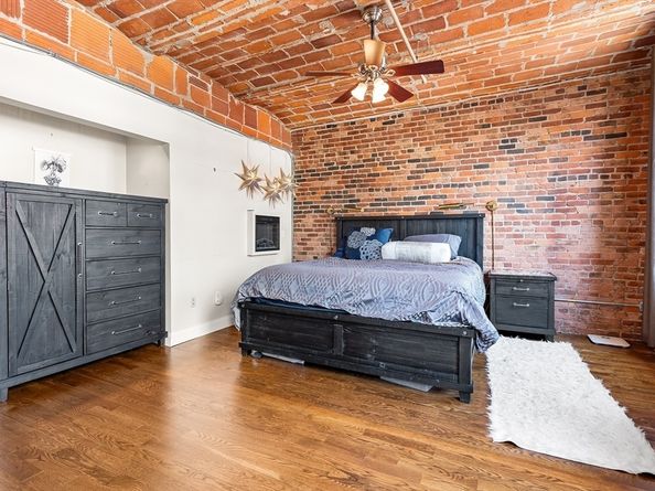 121-123 Beach St 801, Boston MA 02111