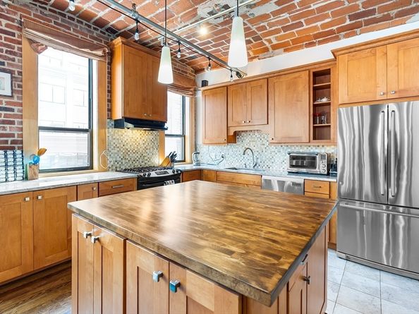 121-123 Beach St 801, Boston MA 02111
