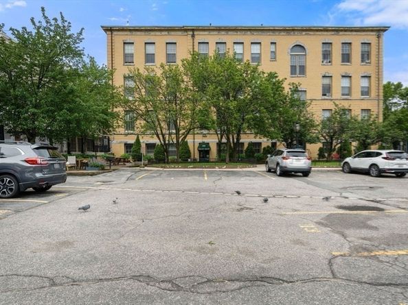 350 W 4th St 103, Boston MA 02127