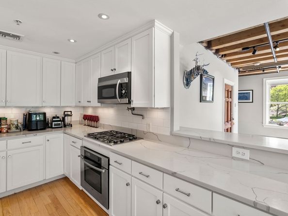 33 Commercial Wharf 33A, Boston MA 02110