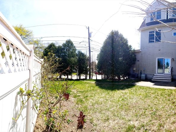 97-99 North St 97, Newton MA 02460