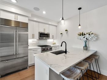 258-260 W 3rd St