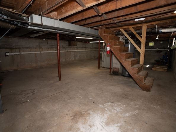 8 Clayton Rd, Middleboro MA 02346