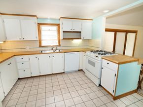 8 Clayton Rd, Middleboro MA 02346