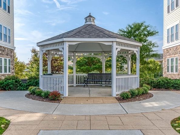 130 University Ave 1405, Westwood MA 02090