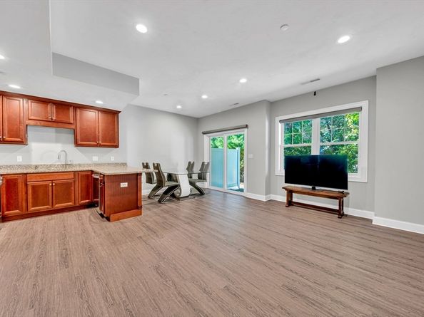 1455 Main St 8, Tewksbury MA 01876