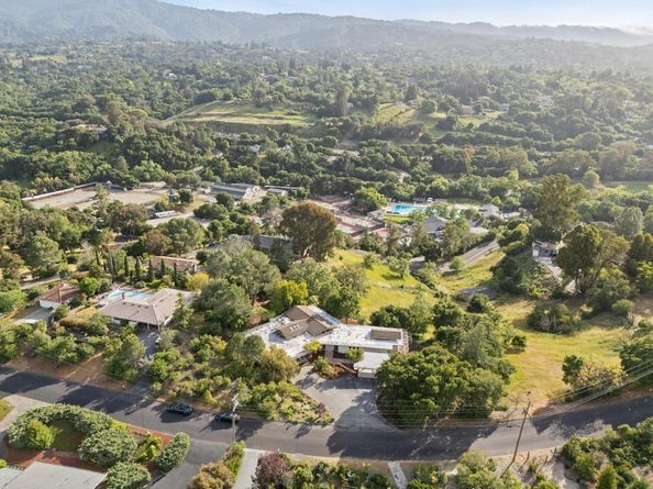 12675 La Cresta Drive, Los Altos Hills CA 94022