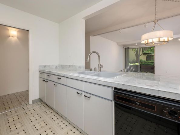 35 28th Avenue 106B, San Mateo CA 94403