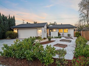 1002 Oaktree Drive