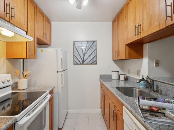357 Half Moon Lane 12, Daly City CA 94015