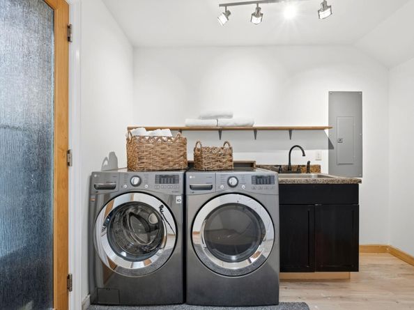 711 W California Way, Redwood City CA 94062