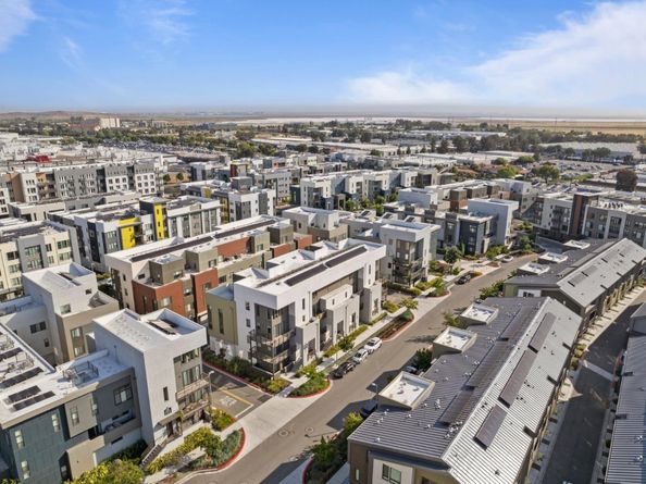 45139 Challenge Common 1001, Fremont CA 94538