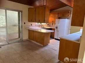 7101 Pinehaven Road, Oakland CA 94611