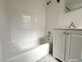 124 Woodside Green 1D, Stamford CT 06905