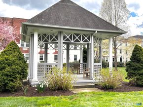 124 Woodside Green 1D, Stamford CT 06905