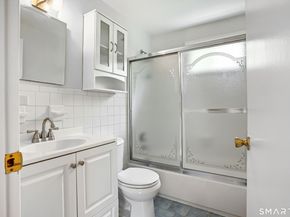 240 Sunnyridge Avenue APT 63, Fairfield CT 06824