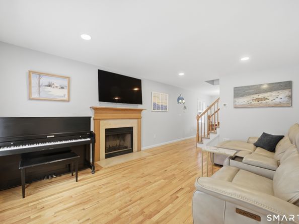 7 Dora Street 7, Stamford CT 06902