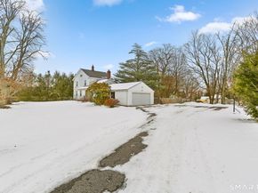 877 White Plains Road, Trumbull CT 06611