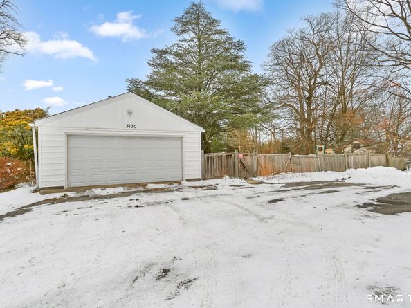 877 White Plains Road, Trumbull CT 06611