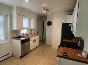 Undisclosed Address #24144692, Bridgeport CT 06610