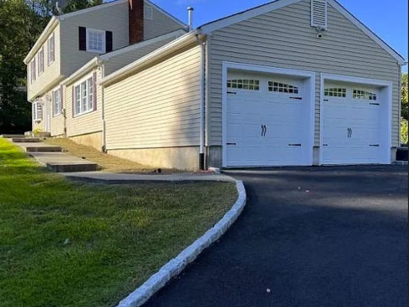 29 Harwood Drive, Danbury CT 06810