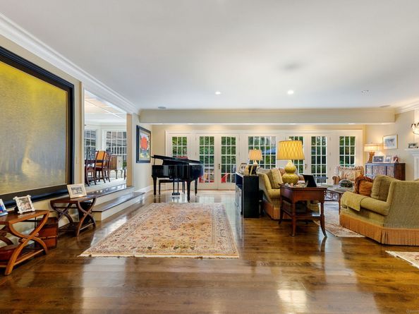 758 Smith Ridge Road, New Canaan CT 06840
