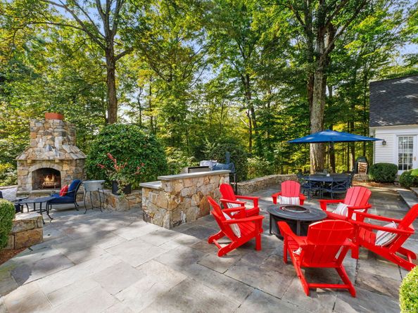 758 Smith Ridge Road, New Canaan CT 06840