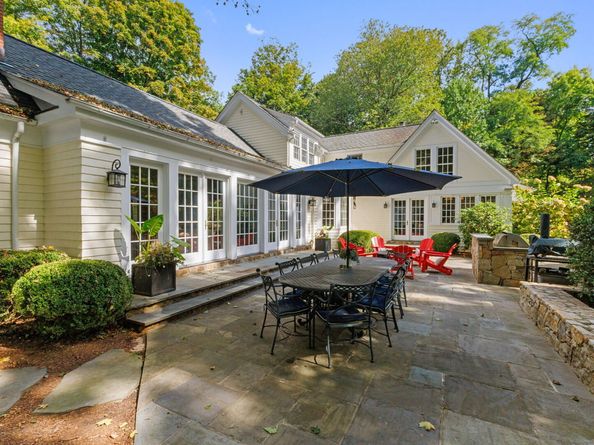 758 Smith Ridge Road, New Canaan CT 06840