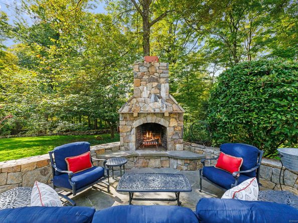 758 Smith Ridge Road, New Canaan CT 06840