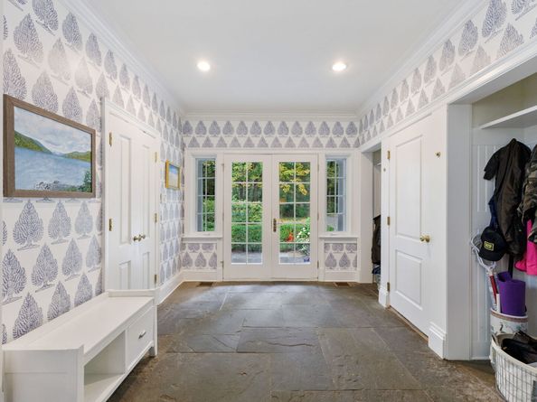 758 Smith Ridge Road, New Canaan CT 06840