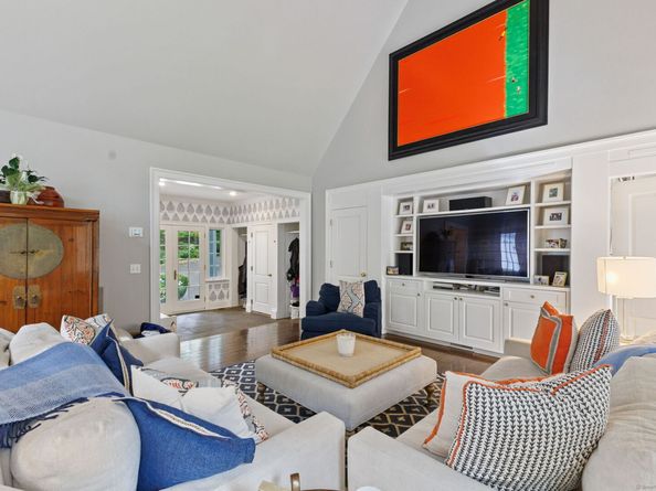 758 Smith Ridge Road, New Canaan CT 06840