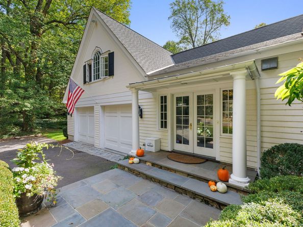 758 Smith Ridge Road, New Canaan CT 06840