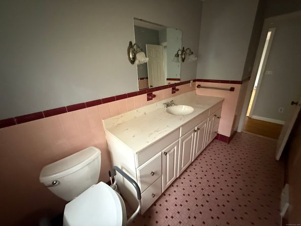 8 Nelson Place, Fairfield CT 06825