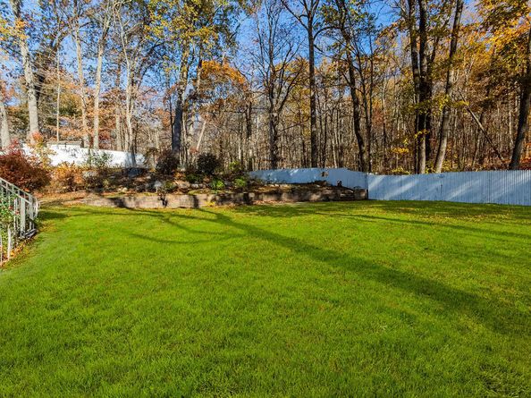 35 Mendes Road, Danbury CT 06811