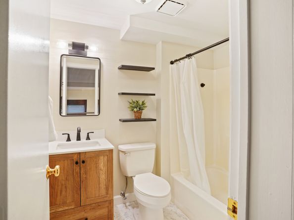 32 Pine Street APT 9, Norwalk CT 06854