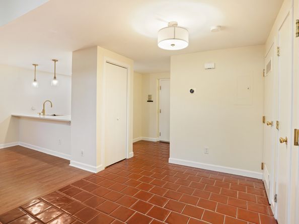 32 Pine Street APT 9, Norwalk CT 06854