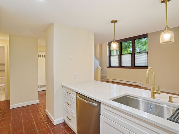 32 Pine Street APT 9, Norwalk CT 06854