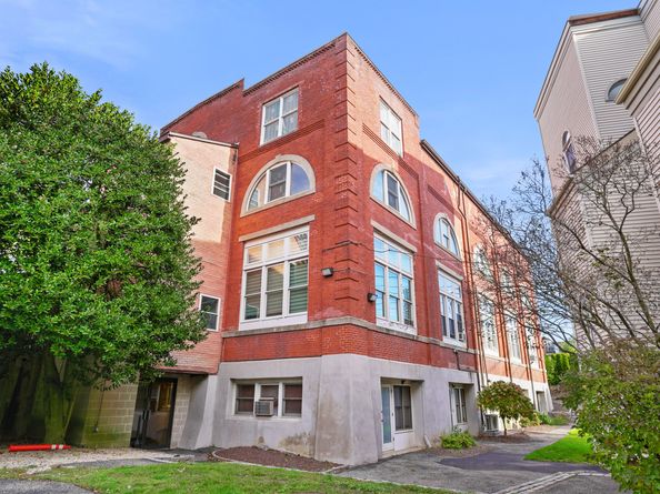 32 Pine Street APT 9, Norwalk CT 06854