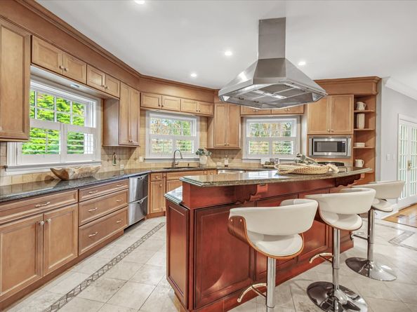 139 Jelliff Mill Road, New Canaan CT 06840