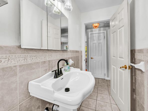 735 Chickadee Lane, Stratford CT 06614