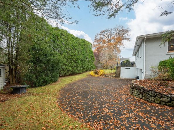 735 Chickadee Lane, Stratford CT 06614